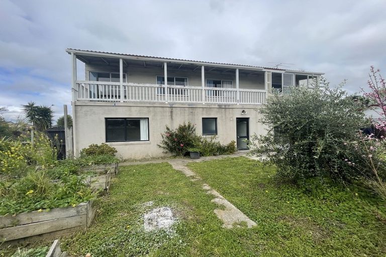 Photo of property in 1 Silverstone Place, Henderson, Auckland, 0612