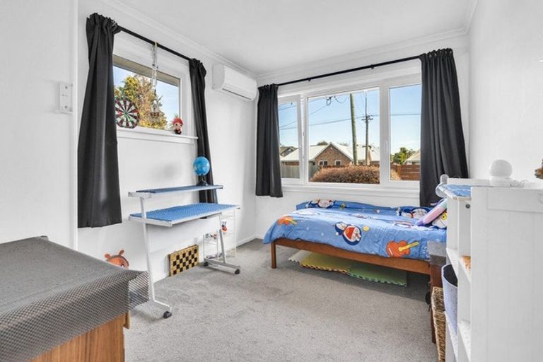 Photo of property in 136 Avonhead Road, Avonhead, Christchurch, 8042