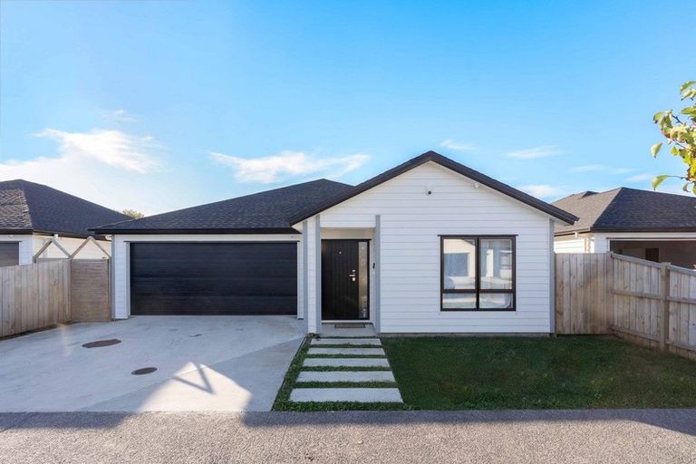 Photo of property in 3 Silver Beech Street, Takanini, 2110