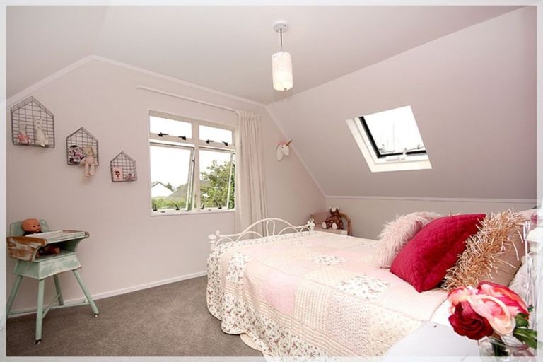 Photo of property in 10 Guildford Street, Levin, 5510