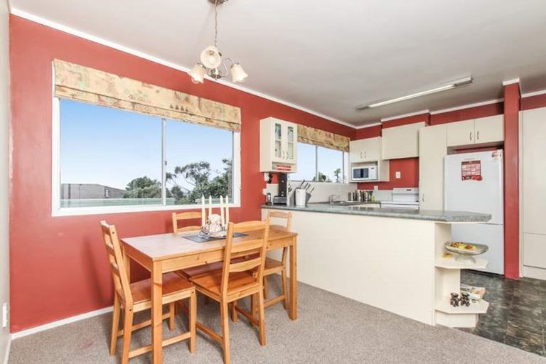 Photo of property in 21 Rosewarne Crescent, Glendene, Auckland, 0602