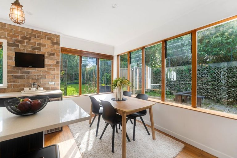 Photo of property in 16 Forrest Hill Road, Forrest Hill, Auckland, 0620