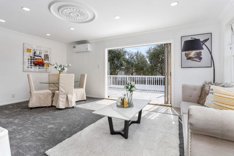 Photo of property in 2/4202a Great North Road, Glendene, Auckland, 0602