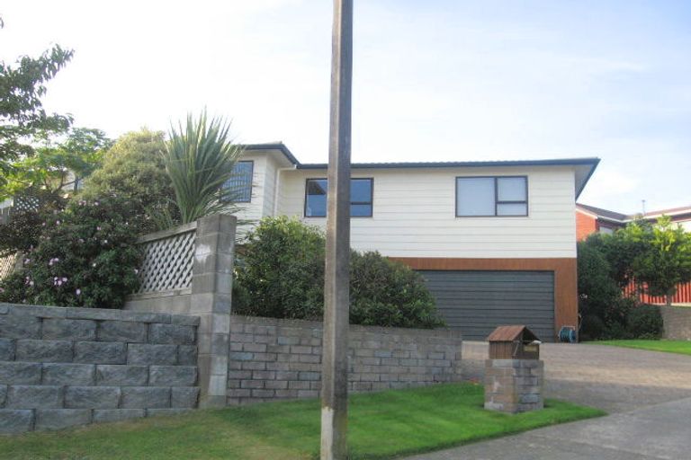 Photo of property in 7 Kinnel Grove, Papakowhai, Porirua, 5024