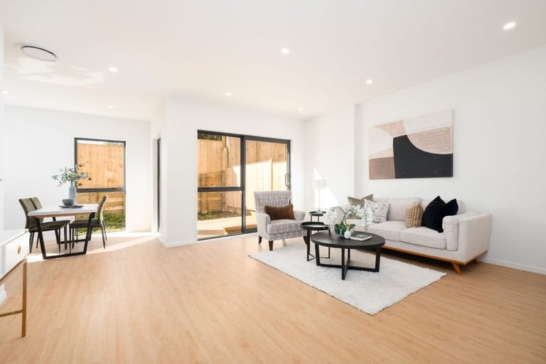 Photo of property in 37 Taipahitini Road, Rosehill, 2113