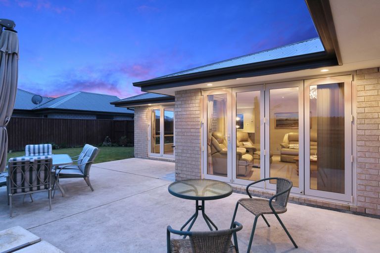 Photo of property in 11 Walnut Way, Rangiora, 7400