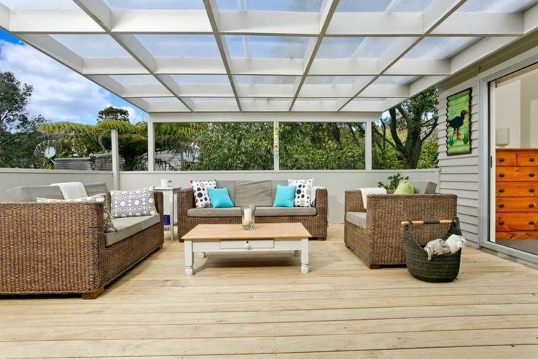 Photo of property in 2/33 Korotaha Terrace, Rothesay Bay, Auckland, 0630