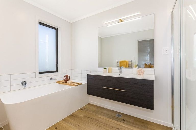 Photo of property in 32 Oakum Road, Whitby, Porirua, 5024