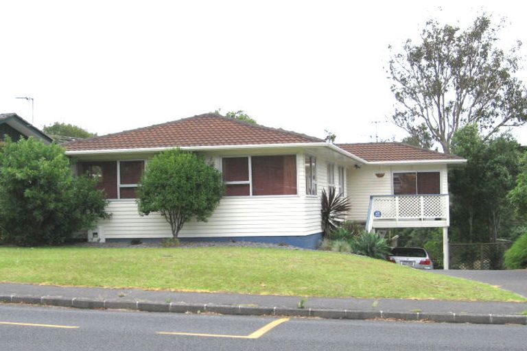 Photo of property in 17 Tamahere Drive, Glenfield, Auckland, 0629