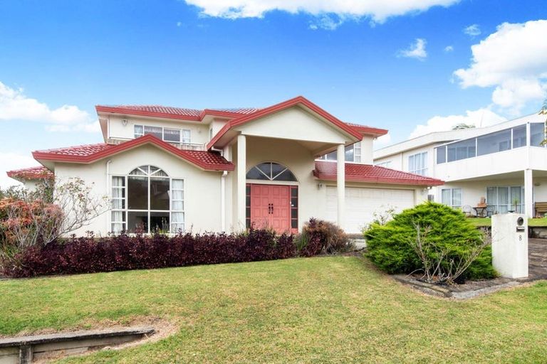 Photo of property in 8 Belleaire Court, West Harbour, Auckland, 0618