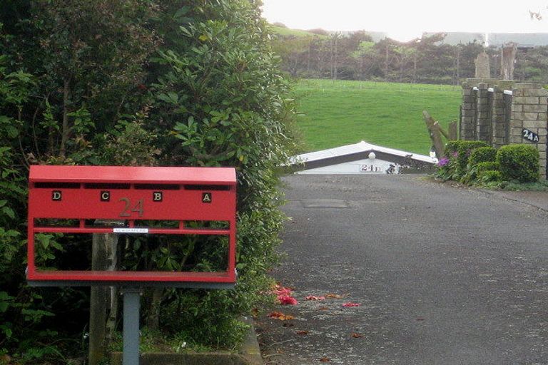 Photo of property in 24 Saint Ives Grove, Whalers Gate, New Plymouth, 4310