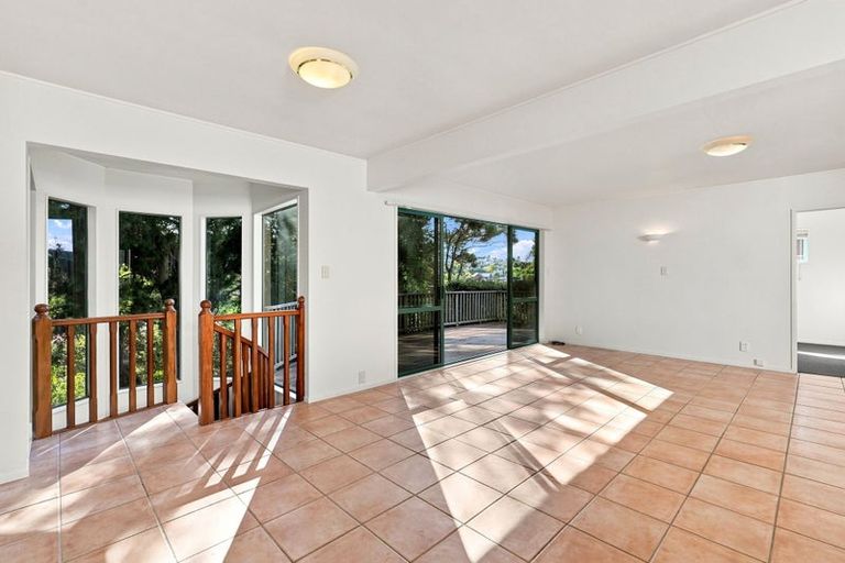 Photo of property in 1/11 Saddleback Rise, Murrays Bay, Auckland, 0630