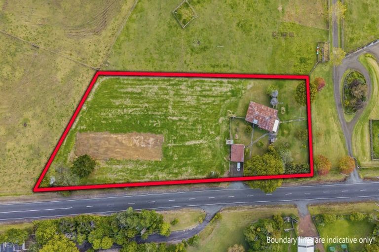 Photo of property in 154 Tawa Road, Kumeu, 0891