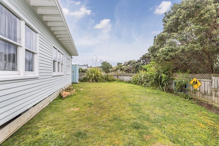 Photo of property in 1 Morere Street, Titahi Bay, Porirua, 5022