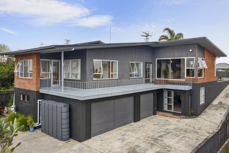 Photo of property in 11 Hadfield Street, Beach Haven, Auckland, 0626