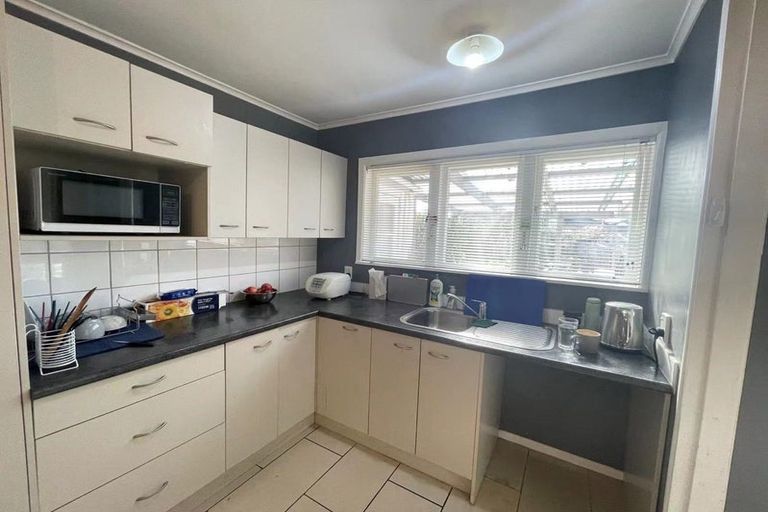 Photo of property in 27 Youngs Road, Papakura, 2110