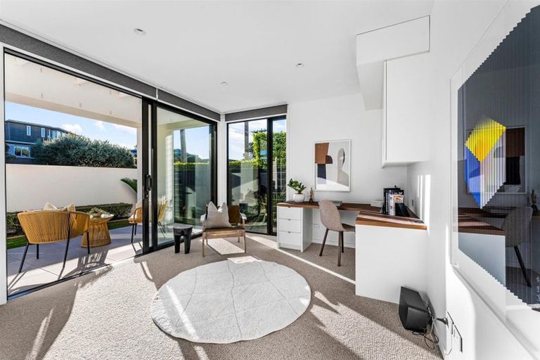 Photo of property in 23 Muritai Road, Milford, Auckland, 0620