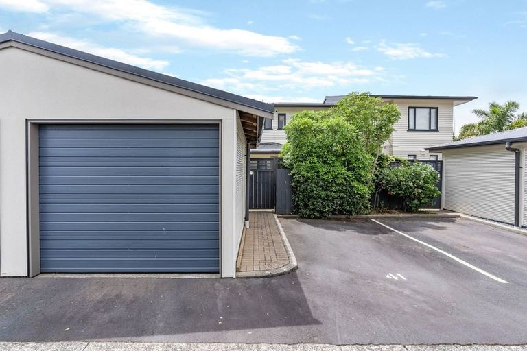 Photo of property in 41/2 Armoy Drive, East Tamaki, Auckland, 2016