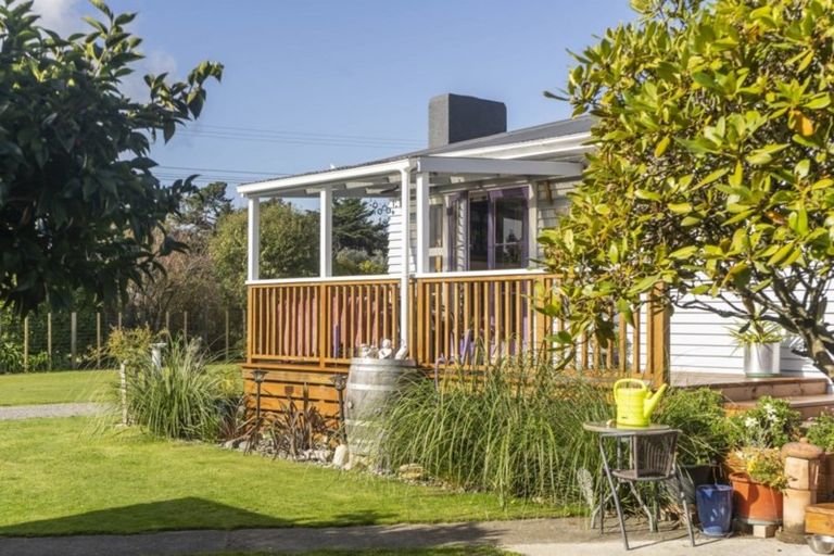Photo of property in 30 Oxford Street, Martinborough, 5711
