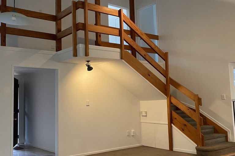 Photo of property in 34 Birman Close, Half Moon Bay, Auckland, 2012