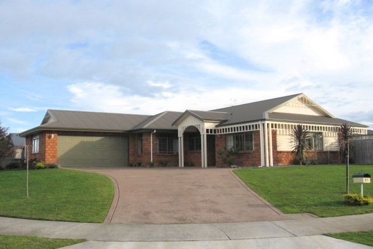 Photo of property in 21 Cranbrook Place, Rototuna North, Hamilton, 3210
