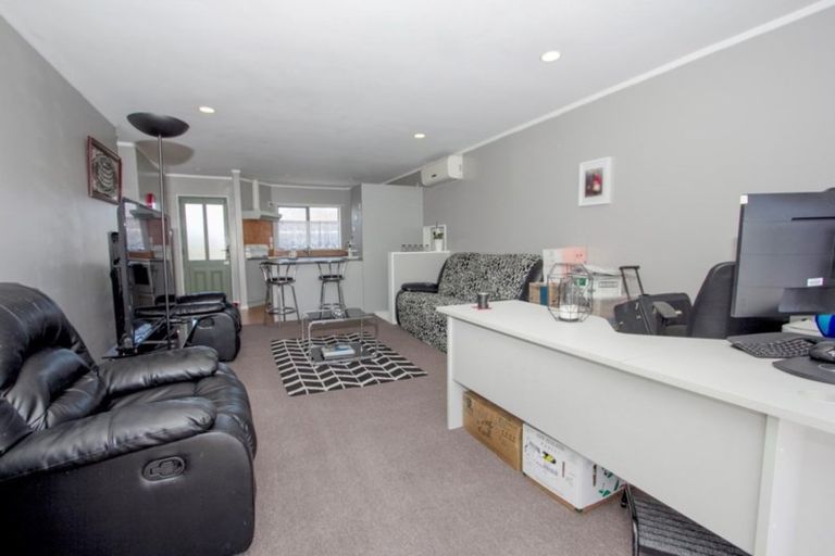 Photo of property in 3 Benton Place, Manurewa, Auckland, 2102