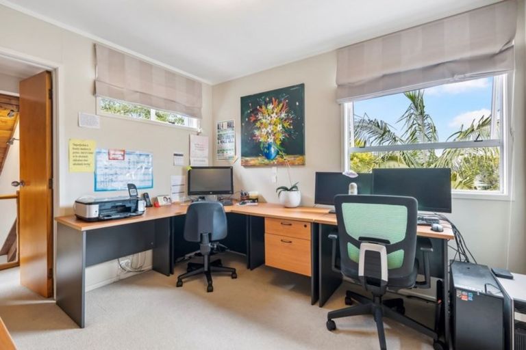 Photo of property in 2/154 Onewa Road, Northcote, Auckland, 0627