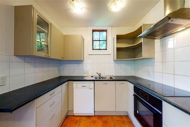 Photo of property in 56 Kelburn Parade, Kelburn, Wellington, 6012