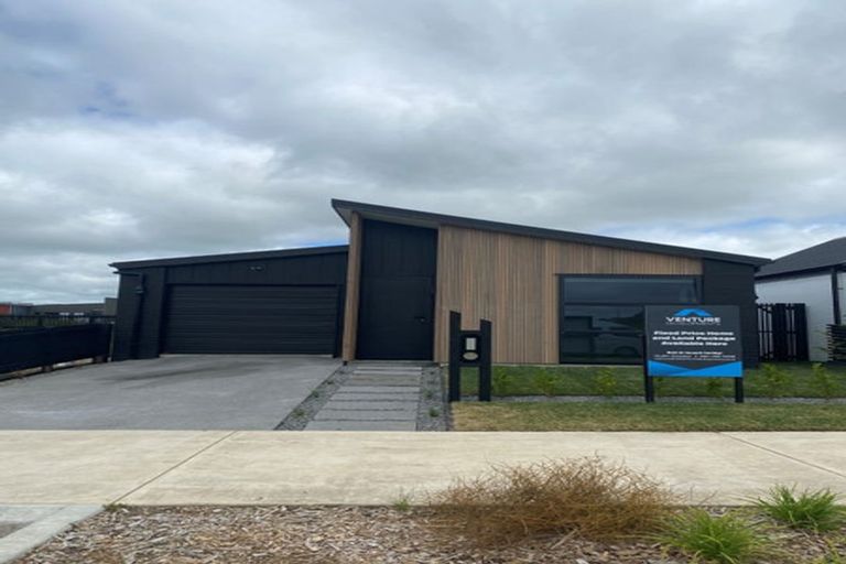 Photo of property in 17 Overton Street, Rototuna North, 3210