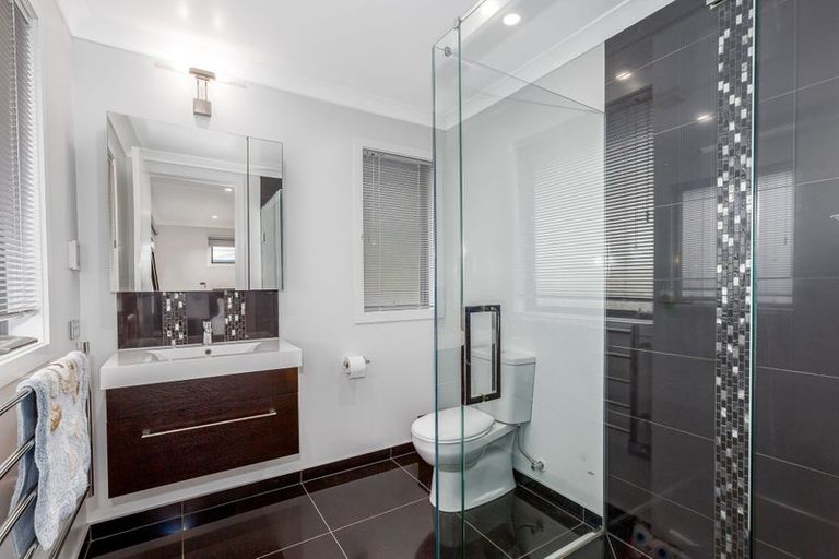 Photo of property in 7 Manapouri Lane, Aotea, Porirua, 5024