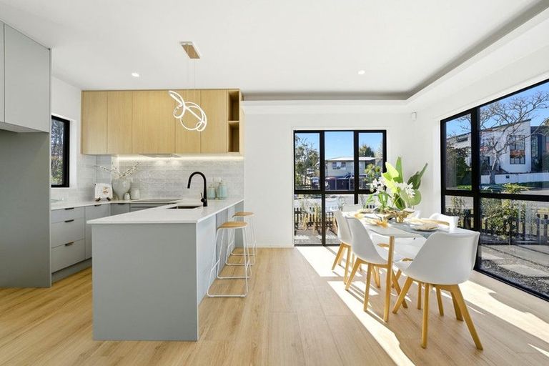 Photo of property in 71 Oreil Avenue, West Harbour, Auckland, 0618