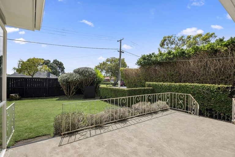 Photo of property in 1/50 Muir Avenue, Mangere Bridge, Auckland, 2022