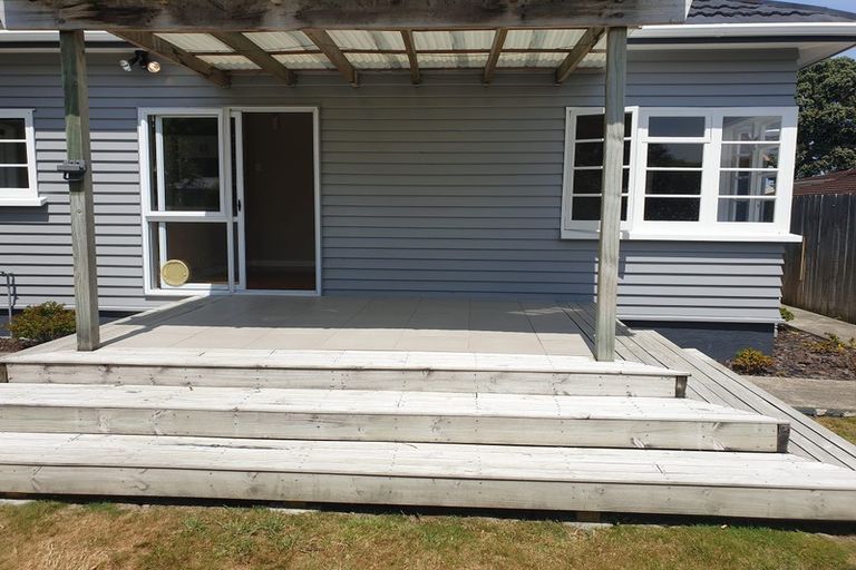Photo of property in 15 Saint Ronans Avenue, Waterloo, Lower Hutt, 5011