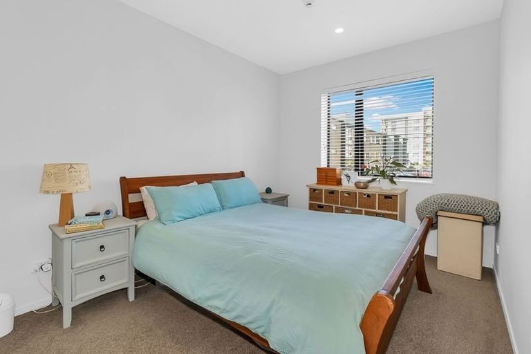 Photo of property in 2/25g Potter Avenue, Northcote, Auckland, 0627