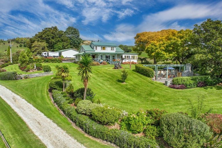 Photo of property in 559 Taurau Valley Road, Muriwai, Manutuke, 4072