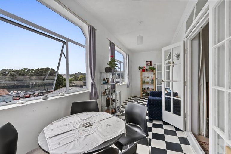 Photo of property in Devonport Apartments, 49/127 Saint Aubyn Street, New Plymouth, 4310