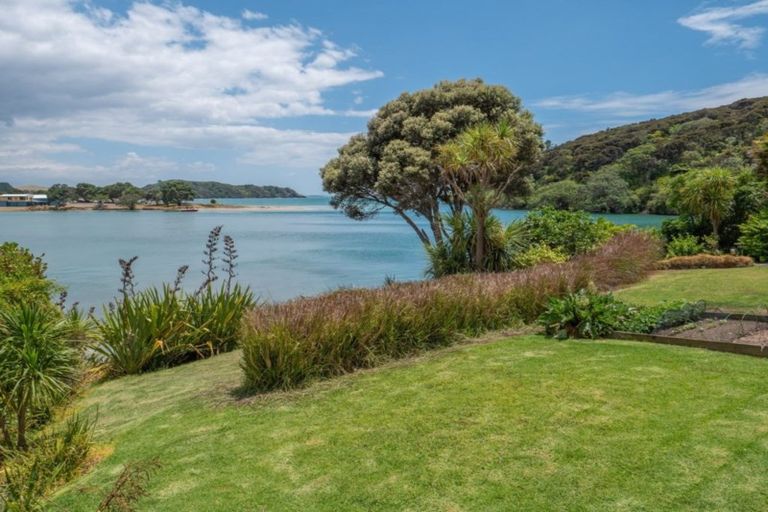 Photo of property in 4 Bush Point Road, Cable Bay, 0420