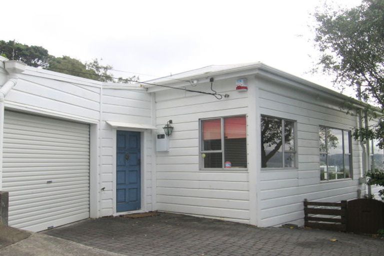 Photo of property in 2 Dorking Road, Brooklyn, Wellington, 6021