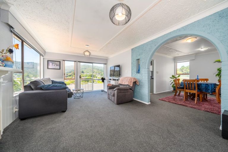 Photo of property in 11 Bogle Grove, Stokes Valley, Lower Hutt, 5019