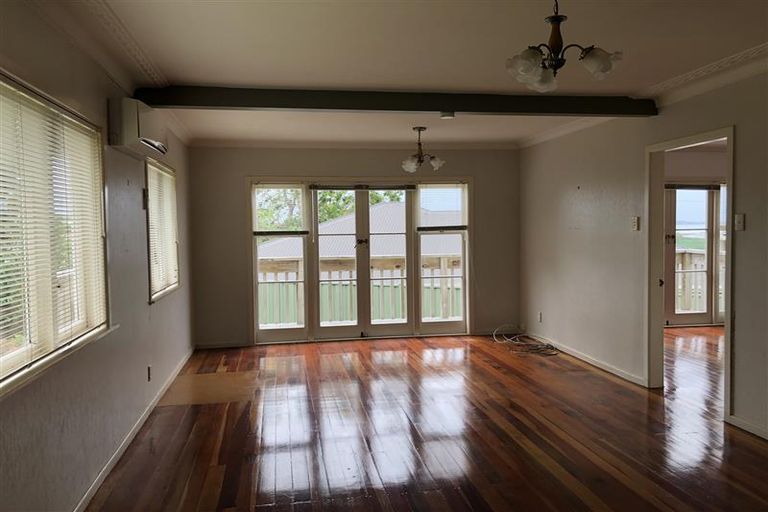 Photo of property in 1/13 Fairlea Road, Te Atatu South, Auckland, 0610