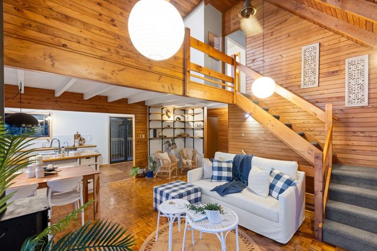 Photo of property in 4 Hillside Crescent, Leigh, 0985