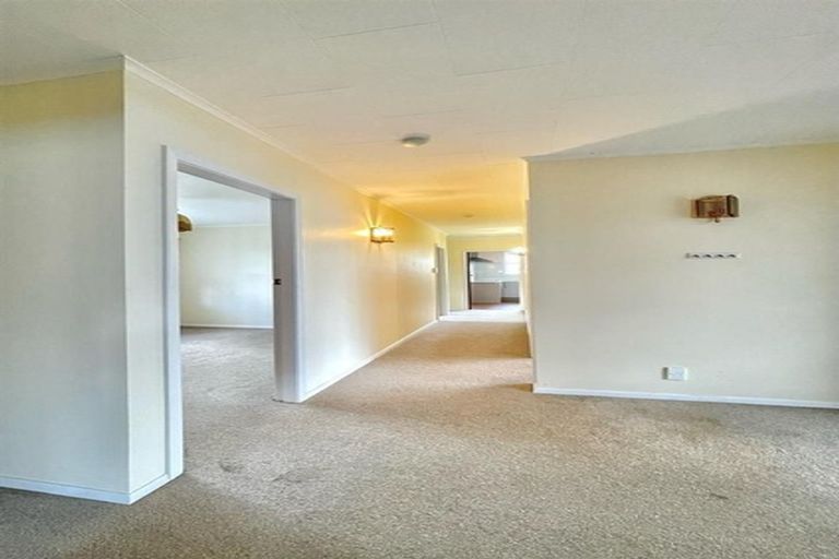 Photo of property in 16 Moeraki Road, Maoribank, Upper Hutt, 5018