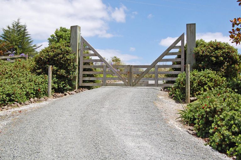 Photo of property in 30 Rangiora Road, Kaiwaka, 0573