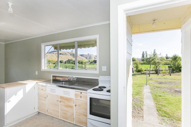 Photo of property in 18 Library Road, Te Karaka, 4022