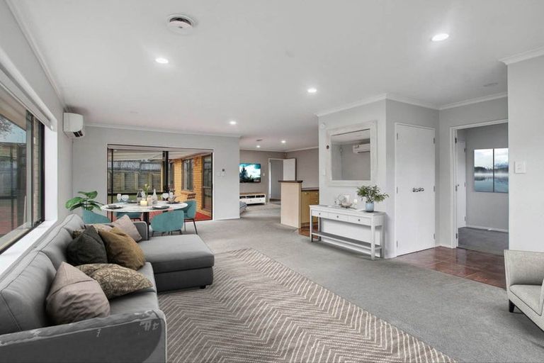 Photo of property in 54 Magic Way, Randwick Park, Auckland, 2105