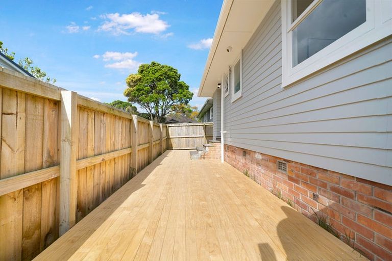 Photo of property in 6 Cajero Place, Green Bay, Auckland, 0604