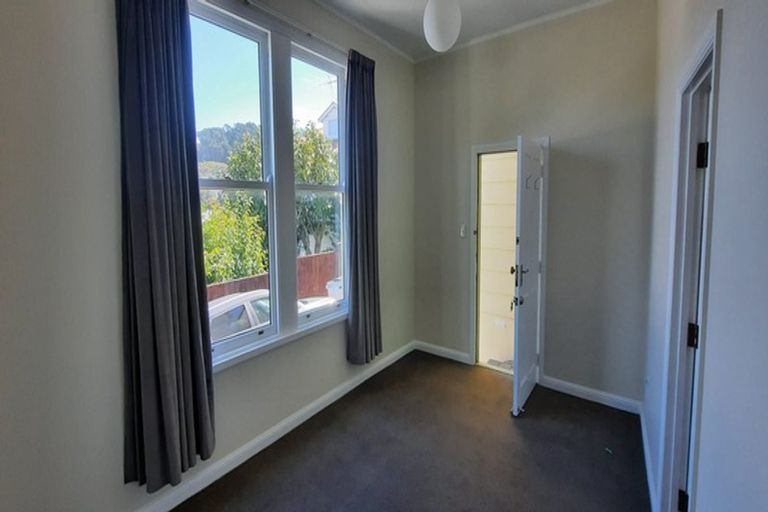 Photo of property in 2 Yale Road, Mount Cook, Wellington, 6021