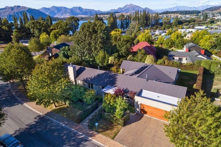 Photo of property in 11 Kelliher Drive, Wanaka, 9305