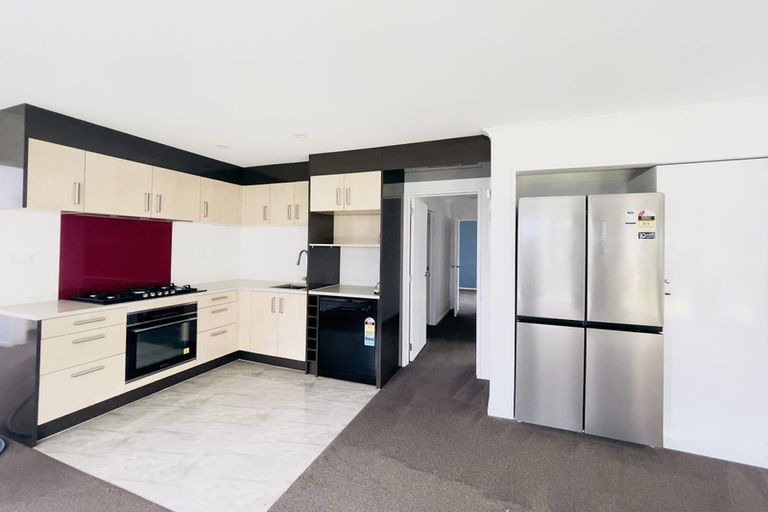 Photo of property in 10 Arataki Way, Glen Eden, Auckland, 0602