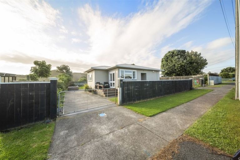 Photo of property in 10 Ohawe Terrace, Ohawe, Hawera, 4671